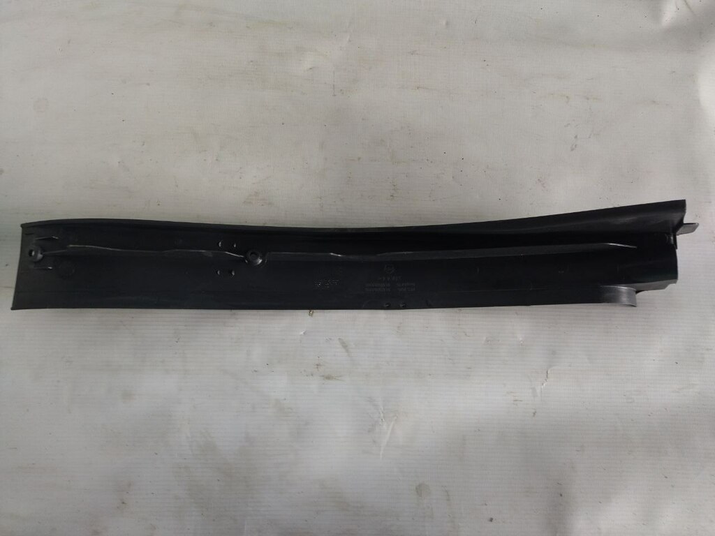 накладка порога правой двери б/у - 2